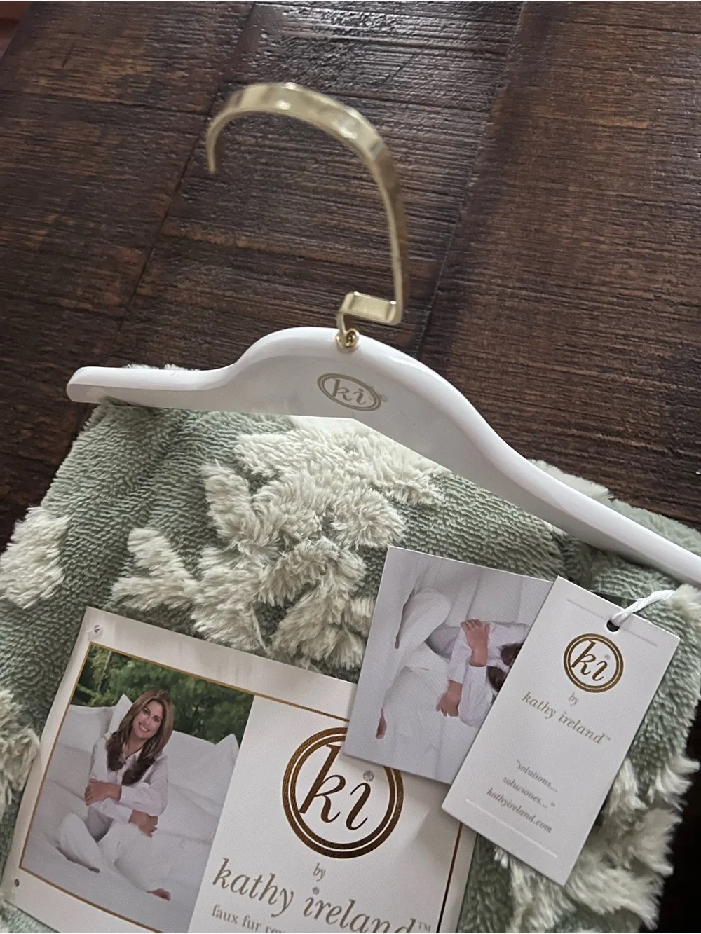 Kathy Ireland Sage Green & Cream Floral faux fur reverse to Plush Throw 50”x60”